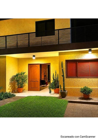 VENDO CASA AMPLIA B° HIPÓDROMO 