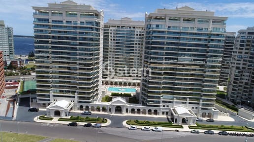 Alquiler Temporario  Apartamento, 3 dormitorios y Dependencia, Playa Brava, Punta del Este
