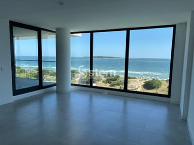 Apartamento 2 suites y toilette. Primera linea. Playa Mansa