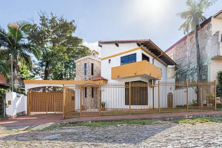 En Venta Hermosa Casa - Barrio Valle Yvate 