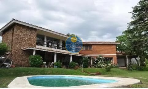 VENTA SUPER CASA EN PUNTA DEL ESTE EN PLAYA MANSA, 6 dormitorios 5 baños , piscina profesional ,bar y barbacoa para 30 personas
