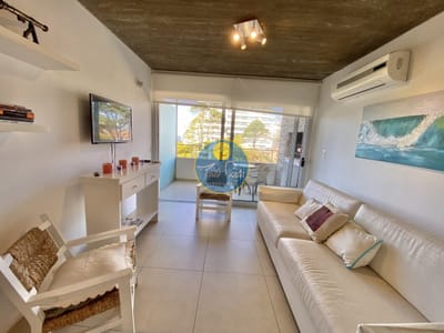 VENTA DE APARTAMENTO DE 2 DORMITORIOS CON PARRILLERO PROPIO EN AIDY GRILL PUNTA DEL ESTE