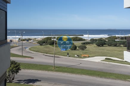 Cómodo y agradable apartamento en edificio Panorama VI, muy cerca de la playa Brava al final de la Av. Chiverta.