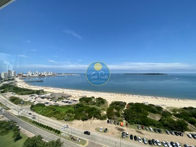 Apartamento en Venta y Alquiler, Mansa, Punta del Este, 4 Dormitorios.
