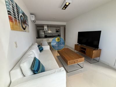 Venta brava dos dormitorios parada 7, una cuadra del mar