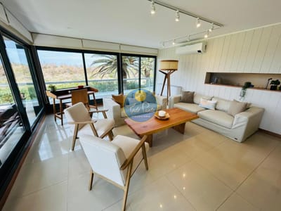 Apartamento en Venta, Playa Brava 3 dormitorios + servicio , Punta del Este