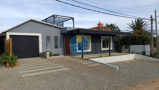 Casa 4 Dormitorios 4 Baños.