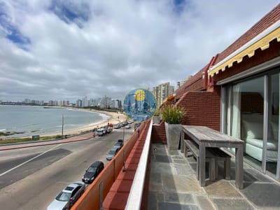Vende apartamento con vista al mar de 3 dormitorios, Punta del Este