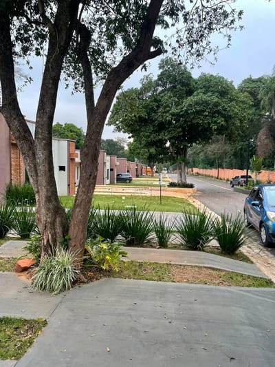  VENDO CASA DE 3 DORMITORIOS EN BARRIO CERRADO TERRAVIVA -  LUQUE