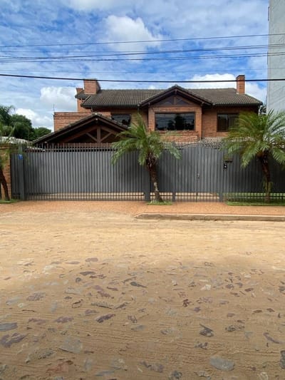 Vendo residencia en barrio mburucuya