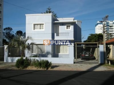 Casa en alquiler en playa mansa