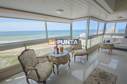 Apartamento de 3 dormitorios en Playa Mansa anual