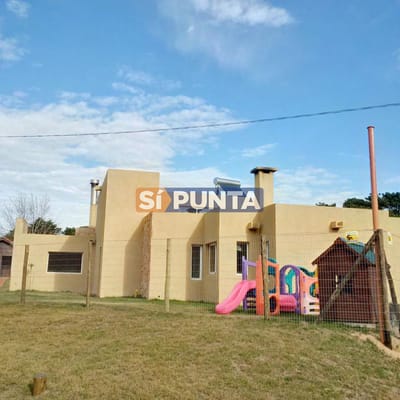 Casa 3 dormitorios en alquiler Playa Mansa