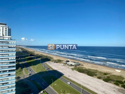 Apartamento en alquiler temporal, de 3 dormitorios en playa brava!