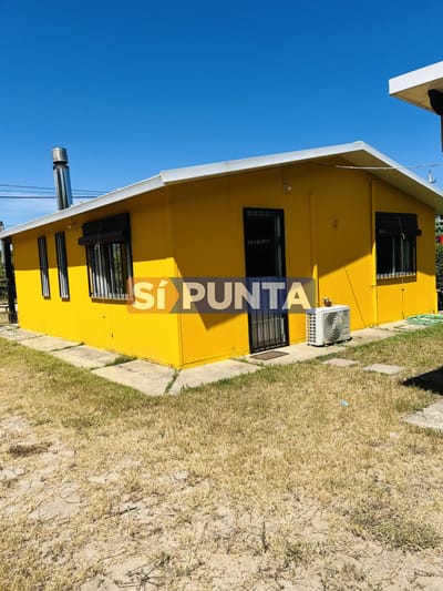 Venta de Casa en Balneario Bs. As. a 200 mts del Mar.