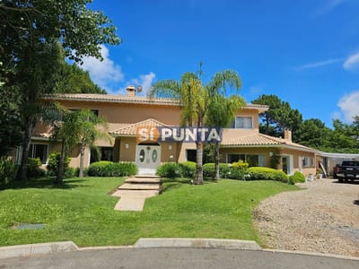 Casa de 5 dormitorios en Barrio privado de Punta del este