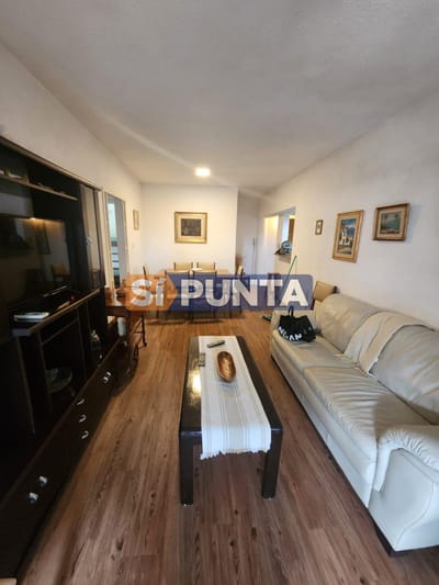 Encantador apartamento de 2 dormitorios y 2 baños en playa Mansa, Punta del Este