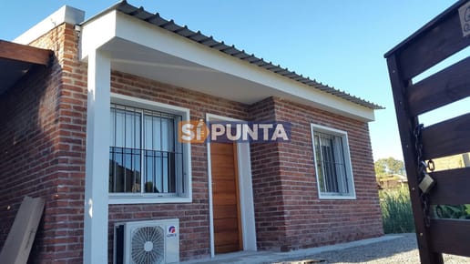 Casa de 3 Dormitorios en El Tesoro, La Barra. Venta y Alquiler Anual