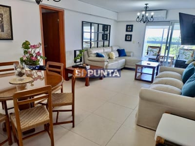 Hermoso apartamento en Roosevelt 2 dormitorios con vista al mar!