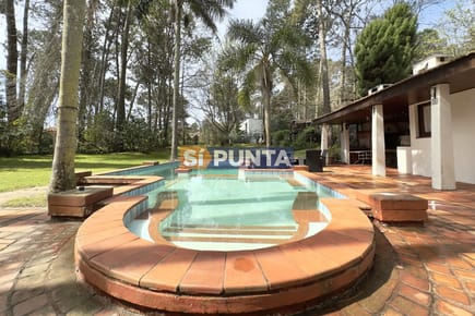 Casa a la venta en Pinares con piscina