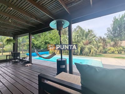Punta del Este, Beverlly Hills, chalet de 5 dormitorios con piscina climatizada.