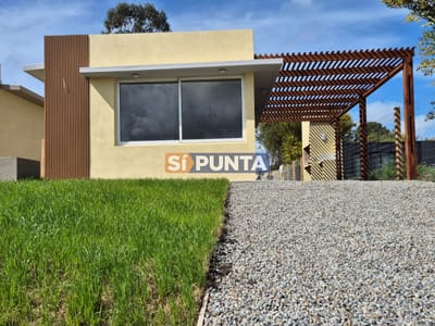 Casa 2 dormitorios y 2 baños a estrenar