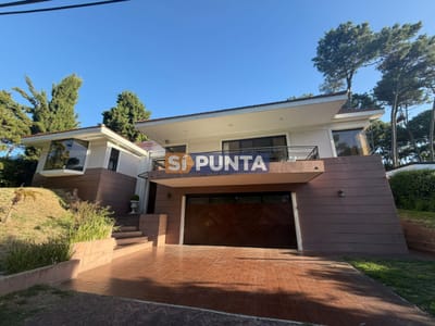Casa en Alquiler anual U$D 5500 Punta del este 3 dormitorios San Rafael , Parrillero , Piscina
