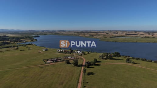 Chacra de 6has con construcción en venta en Laguna de los Cisnes.