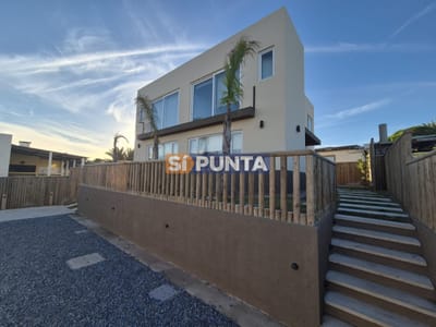 Casa en venta Piriápolis 2 dormitorios 1 baño.