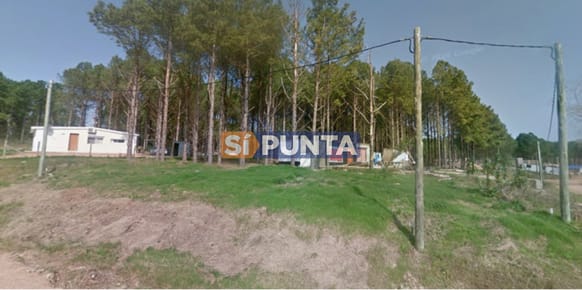 Terreno esquinero en venta en Altos de la Laguna