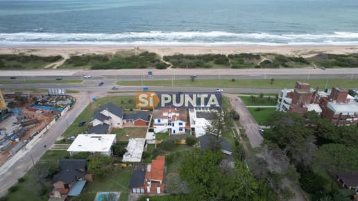 Importante residencia frente al mar en venta.