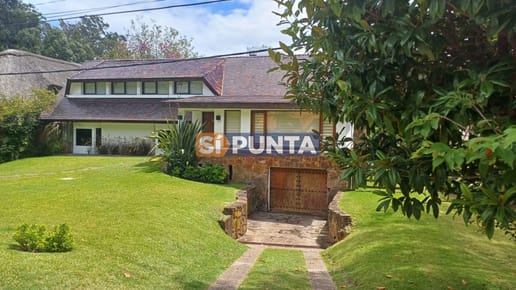 Vende gran casa para vivir todo el año, de 3 dormitorios en Punta del Este