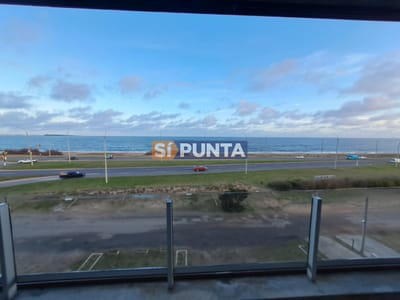 PentHouse en venta 2 dormitorio en suite, playroom o tercer dormitorio, Frente al mar, garaje