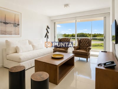 Apartamento de 3 Dormitorios Primera Línea del Mar, Playa Brava Punta del Este