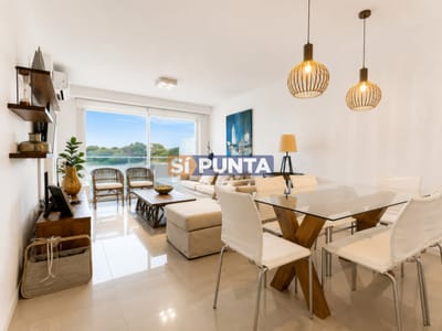 Apartamento moderno de 3 Dormitorios frente al mar en Playa Brava, Punta del Este