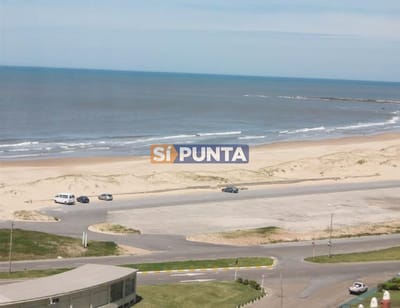 A pasos del mar