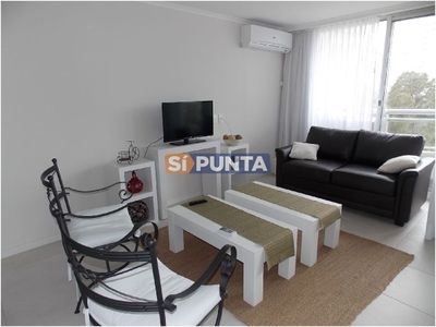 Apartamento en Brava con 2 dormitorios en alquiler