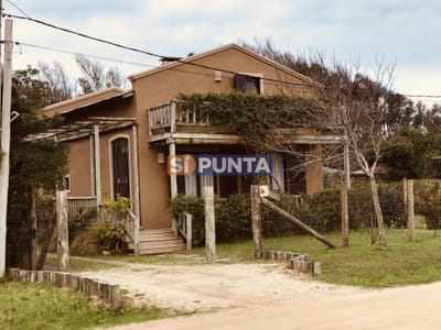 Alquiler casa 3 dormitorios en Balneario Bs As - Punta del Este
