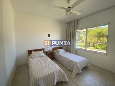 Casa con piscina 5 dormitorios en alquiler Altos de Punta Piedra