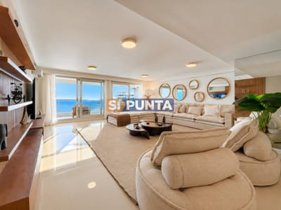Venta de penthouse con cuatro dormitorios más dependencia de servicio en torre premiun de Playa Brava, Punta del Este