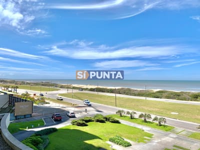 VENTA DE APARTAMENTO DE 3 DORMITORIOS EN EDIFICIO TORRE LOBOS PUNTA DEL ESTE