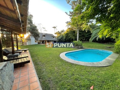 Amplia casa con piscina a 200 metros del mar