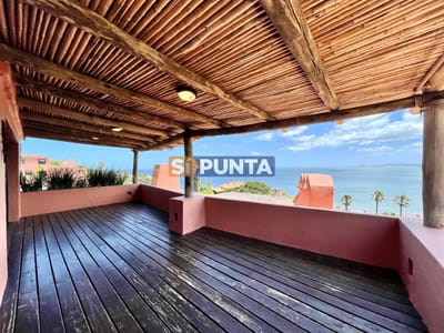 Alquiler temporario de maravillosa casa de cuatro dormitorios más dependencia en Complejo Privado de Punta Ballena
