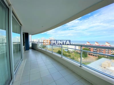Punta del Este, 3 dormitorios y servicio en playa Brava.