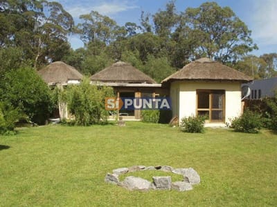 Casa a la venta de 3 dormitorios con piscina El Tesoro