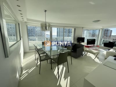 Apartamento en torre categoría muy cerca del mar