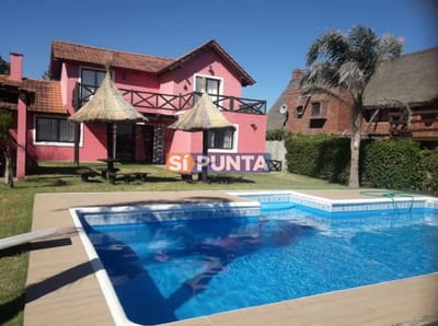 PUNTA BALLENA TIO TOMO COMODA CASA 5 DORMITORIOS, PISCINA