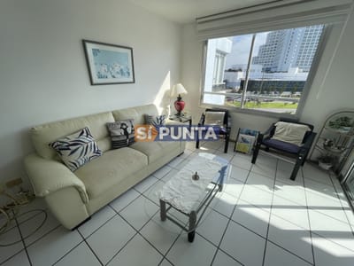 Apartamento de dos dormitorios ubicado en Aidy Grill , Punta del Este