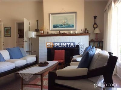Chalet en ALQUILER DE TEMPORADA en barrio Pinares - Ref. 4392