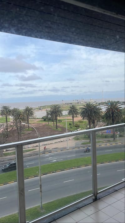 Venta apartamento 3 dormitorios Rambla Punta Carretas con garaje